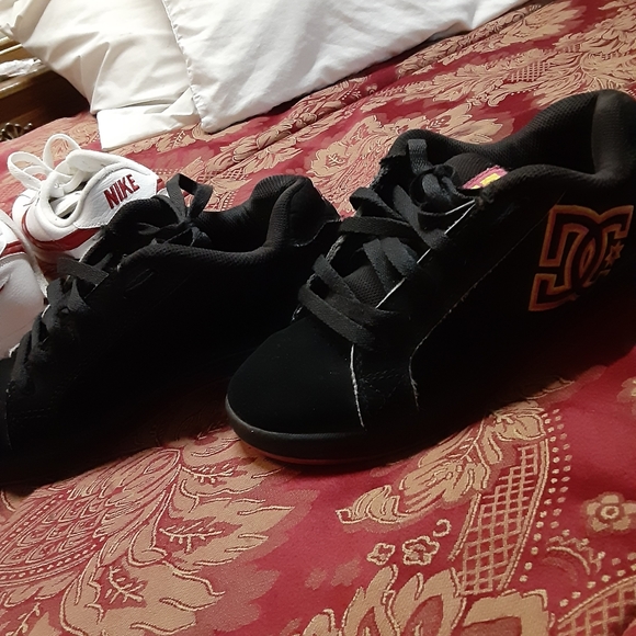 Shoes - Picture 2 of 4